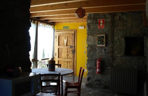 Palacios del Sil Apartment | MIL MADREÑAS ROJAS