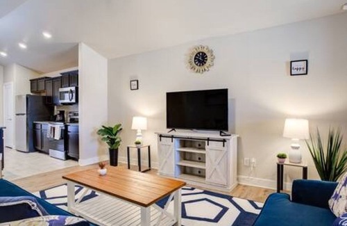 Lubbock House | Milano Lodge - Cozy Retreat