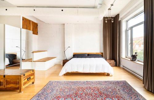 Mile End Apartment | MileEnd - Huge Bright & Modern Loft Suite - KingBed