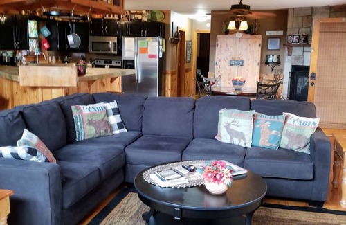 Pigeon Forge Cabin | Miles & Miles of SPECTACULAR PANORAMIC VIEWS-Private-1-Level-HotTub-PF 2 miles