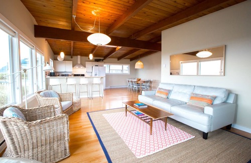 Manzanita House | Miles of beach outside your door- Amazing Oceanfront Home!