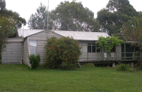 Bawley Point Cottage | Milgrove Cottage: acreage on the beach