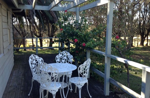 Bawley Point Cottage | Milgrove Cottage: acreage on the beach