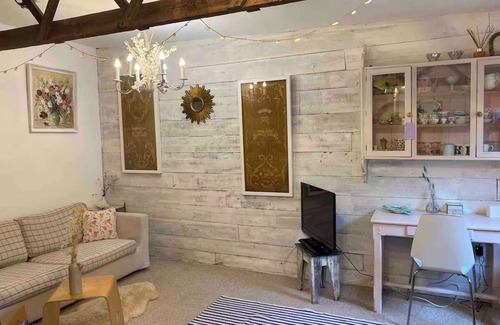 Whitstable Cottage | Milk Shed - Couples Seaside Retreat Whitstable