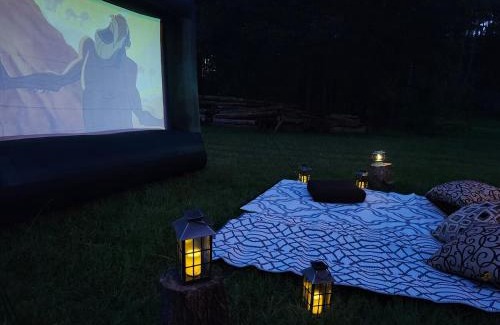 Shaker Heights Apartment | Milky Way Farm Stay Glamping Near Houston
