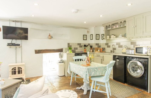 Upper Sapey Cottage | MILL COTTAGE, pet friendly, luxury holiday cottage in Hanley William