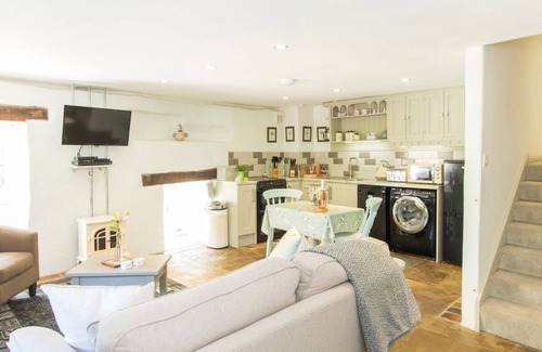 Upper Sapey Cottage | MILL COTTAGE, pet friendly, luxury holiday cottage in Hanley William