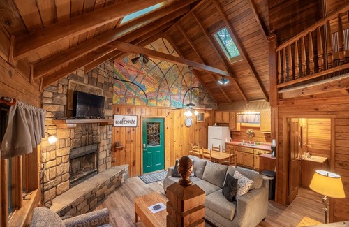 Lansing Cabin | Mill Creek Cabins-Beautiful Secluded Luxury Cabins