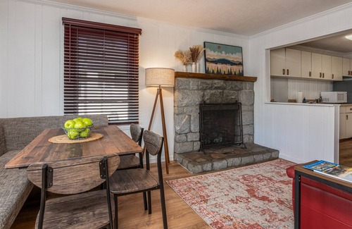 Flat Rock Condo | Mill House Lodge Penthouse on the lake