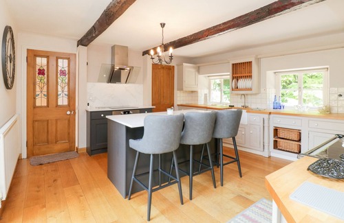 Preston House | MILL HOUSE, pet friendly, character holiday cottage in Chipping