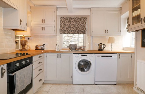Castleton Cottage | MILL LEAT, pet friendly, with open fire in Castleton, Peak District