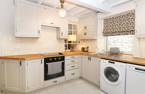 Castleton Cottage | MILL LEAT, pet friendly, with open fire in Castleton, Peak District