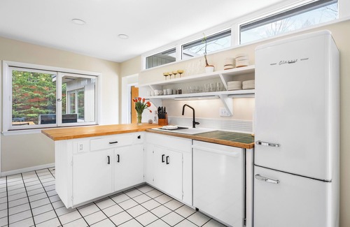 Northport House | Mill Pond, large patio, pet friendly, walk to town