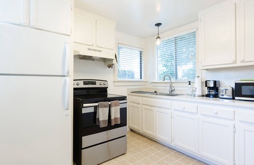 Mill Valley Apartment | Mill Valley Hot Spot in the Center of Town
