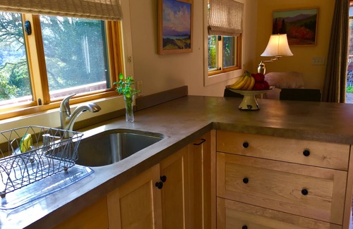 Mill Valley Cottage | Mill Valley Nature Cottage. Sunny. Serene. Romantic Getaway. Hikers/Bikers Dream