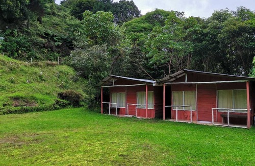 San Isidro Cabin | Millar de Aves Eco Cabin with mountain views and trails