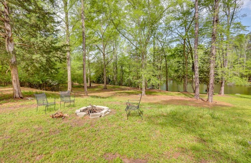 Hardwick House | Milledgeville Home w/Fire Pit + Pond Access!