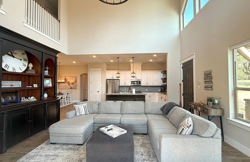 Pottsboro House | Miller's Cove on Lake Texoma! Luxury Lakeview Home built in 2017!
