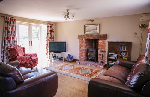 Malpas House | Millers House - Large three bedroomed bungalow in perfect rural setting.