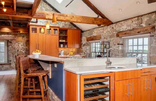 New Bedford Apartment | Millie's-Historic New Bedford, 2BR w. water views