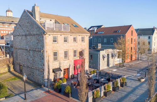 New Bedford Apartment | Millie's-Historic New Bedford, 2BR w. water views