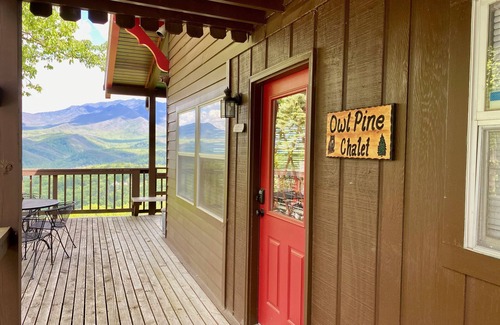 Chalet Village Ski Chalet | Million Dollar Full Mt LeConte/Tram View - End of Summer Special Rates-