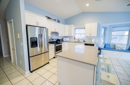 Crystal Shores House | Million dollar house on main river w/million dollar view! Pool, Dock, Kayaks.