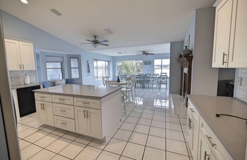 Crystal Shores House | Million dollar house on main river w/million dollar view! Pool, Dock, Kayaks.