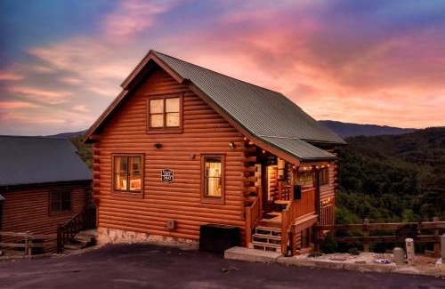 Gatlinburg - Pigeon Forge House | Million Dollar View, Hot Tub, 2 Master King Ensuite, Game Room
