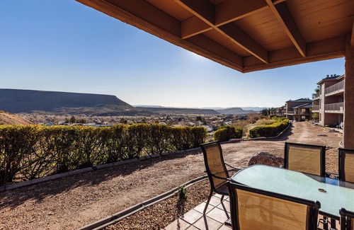 St. George Condo | MILLION DOLLAR VIEW! nCome stay in our beautifully updated condo.