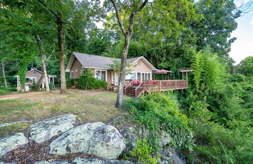 Menlo House | Million Dollar View of Mountains and Valley!