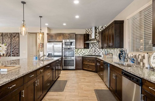 Santa Clara House | Million Dollar View: Private Pool, Paradise Village, Theater, 6 Master Suites!
