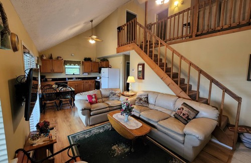Gatlinburg - Pigeon Forge Cabin | Million dollar views at budget friendly rates!