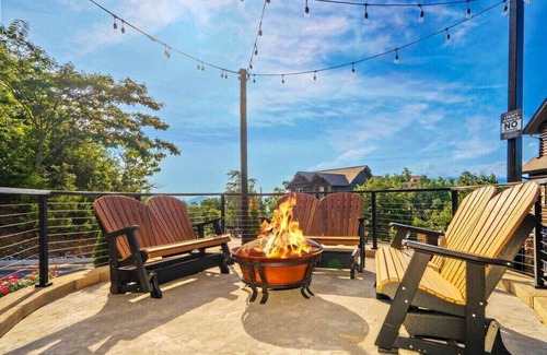 Sevierville Cabin | Million $ Views, Game RM, Pvt Pool, Lux