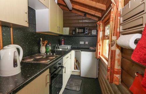 Killin Cottage | MILLMORE CABIN, pet friendly, with open fire in Killin