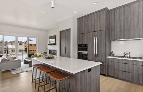 Southern Crossing House | Millpointe Main 3.0 - Luxury Meets Location: Sauna, Cold Plunge, Concerts nearby