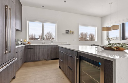 Southern Crossing House | Millpointe Main 3.0 - Luxury Meets Location: Sauna, Cold Plunge, Concerts nearby