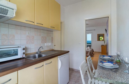 Milna Apartment | Milna is an ideal place by the sea to experience a wonderful and relaxing vacation.