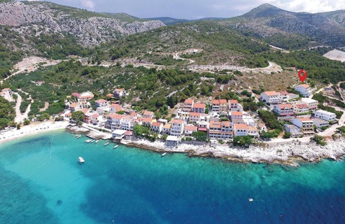 Milna Apartment | Milna is an ideal place by the sea to experience a wonderful and relaxing vacation.