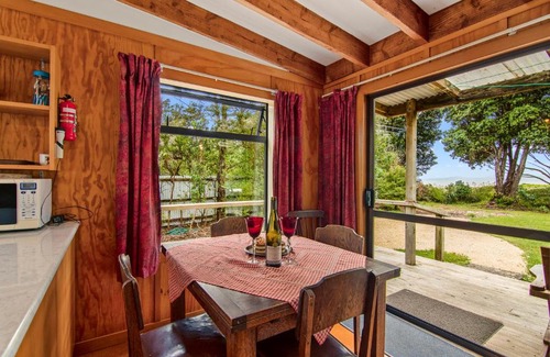 Parapara House | Milnthorpe Cottage - Golden Bay Holiday Home