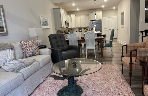 Frankford House | Milo's Haven pet friendly townhome w/shared pool, W/D & Free WIFI