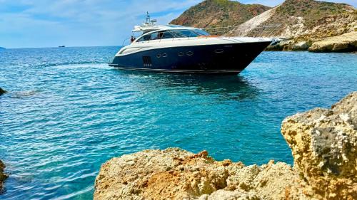 Milos Villa | Milos Boathouse-Between2seas Boutique