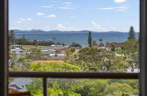 Port Macquarie Apartment | Milton 5 - Top Floor unit with amazing views!