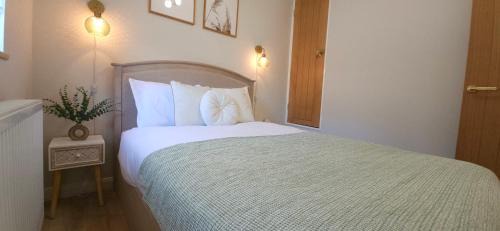 Milton Keynes Apartment | Milton Keynes 3BR Stylish Home, Sleeps 5, Families, Free Parking