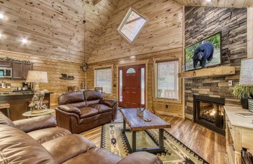 White Oak Lodge House | Mimi and Pops Place by Avada Properties