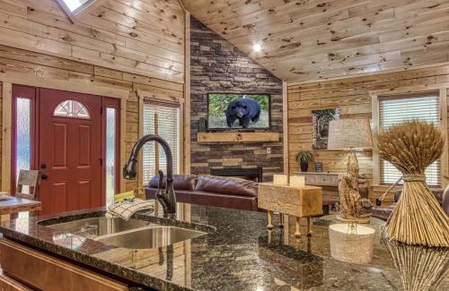 White Oak Lodge House | Mimi and Pops Place by Avada Properties