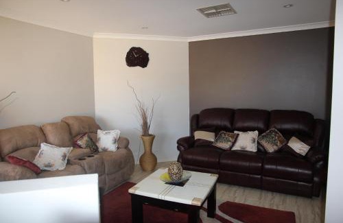 Wattle Grove House | Mimi's House