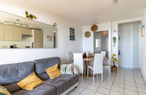 Mimizan-Plage Apartment | Mimizan Beach: Apartment for 4 with Parking and Direct Beach Access