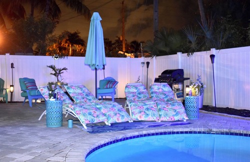 South Corals House | Min to Beaches and Wilton Drive - Guest Suite with private entrance & bathroom