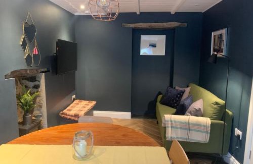 Dinas Cross House | Min-Y-Fford sleeps 6 plus pet
